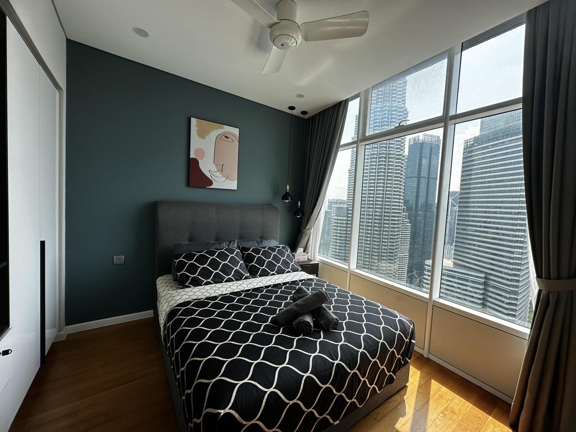 High Floor Lux Across Klcc Apartment